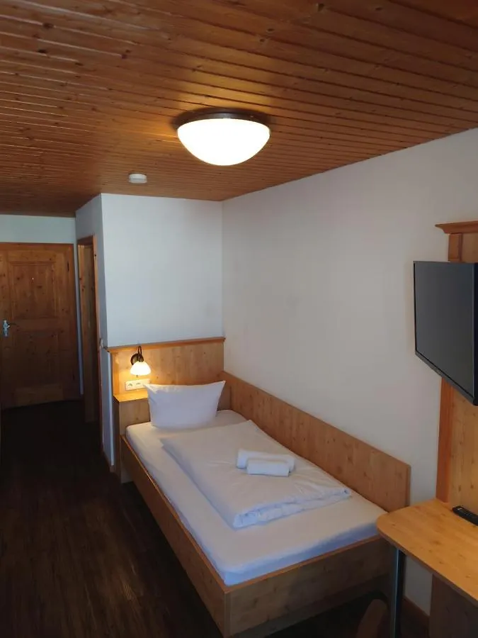 Gasthof Pension Altwirt Sachsenkam